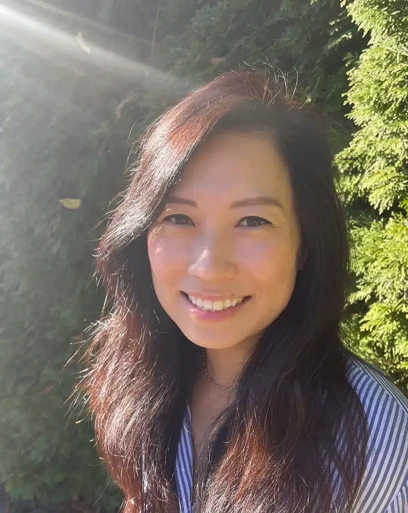 Photograph of author Jenna Lee-Yun