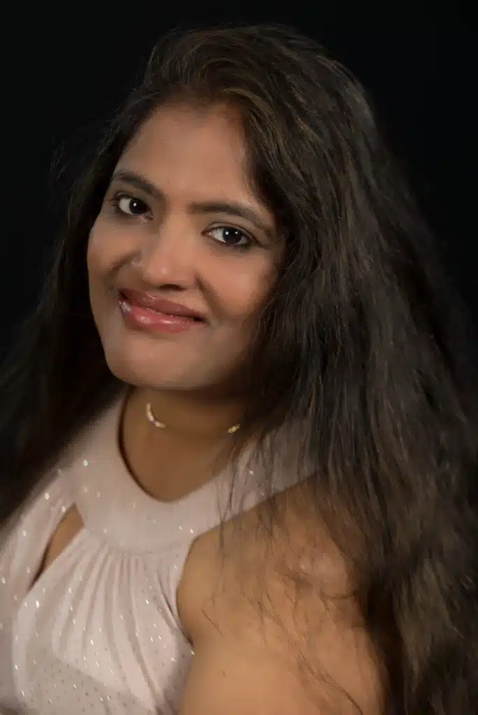 Photograph of author Suma Subramaniam’